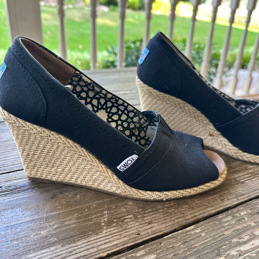 Tom’s wedge sandals